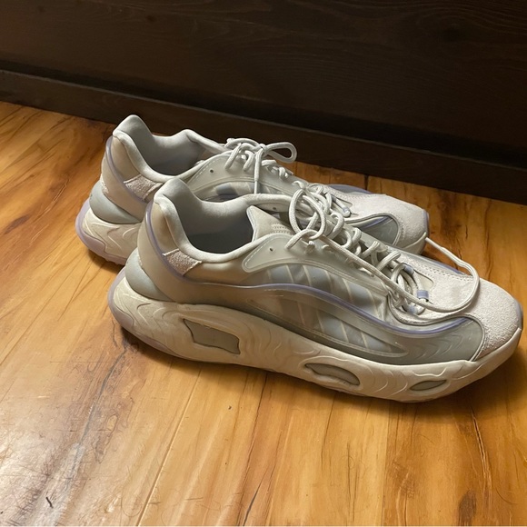 Adidas adiplus shoes they glow in the dark - Picture 2 of 3